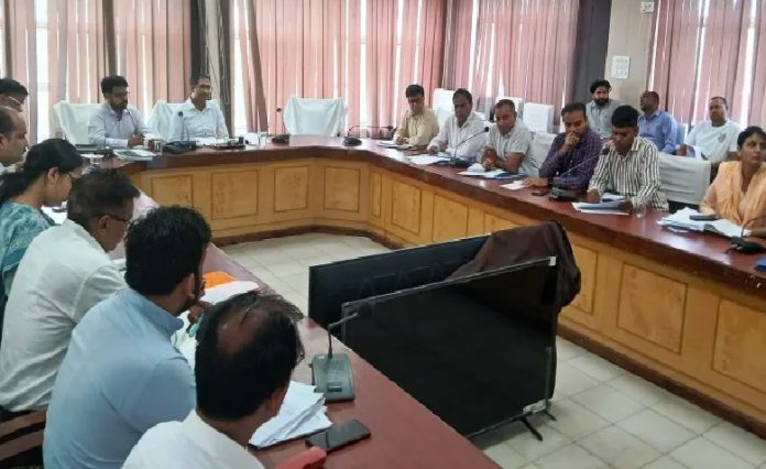 जिला कलक्टर डॉ. अमित यादव जिला कलक्टर डॉ. अमित यादव