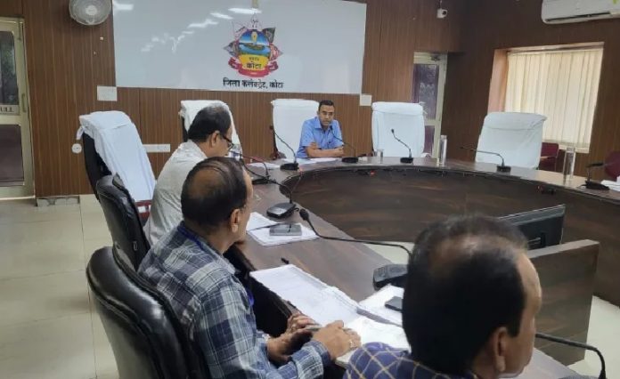 जिला कलक्टर डॉ. रविन्द्र गोस्वामी