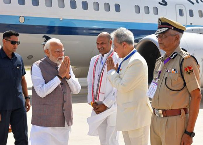 पीएम मोदी पीएम मोदी
