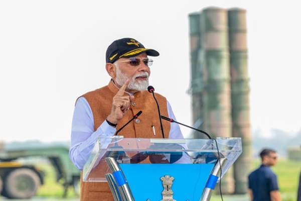 पीएम मोदी पीएम मोदी