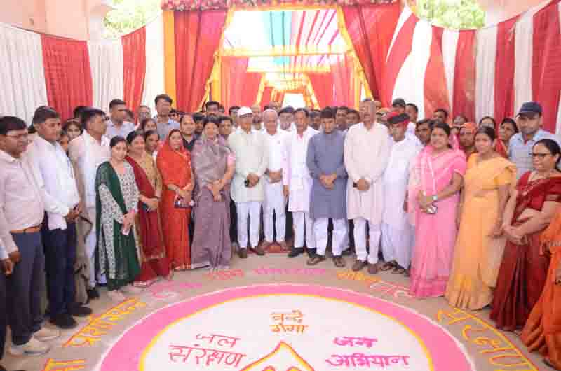 जलदाय मंत्री