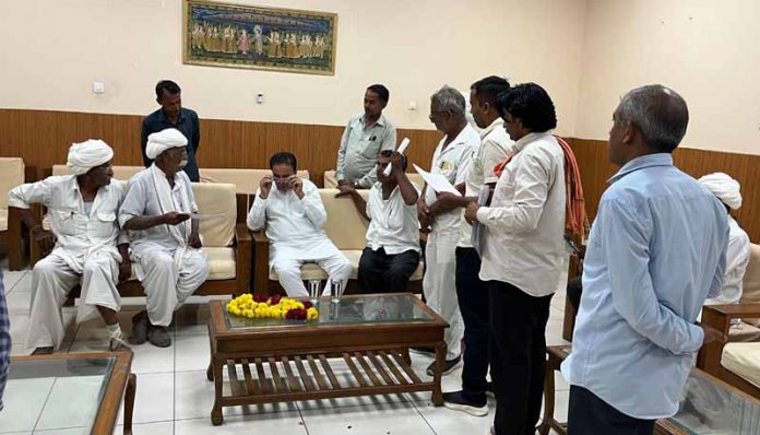 जोधपुर में आयोजित जनसुनवाई कार्यक्रम संसदीय कार्य मंत्री जोगाराम