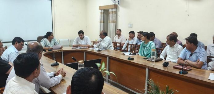 जिला कलक्टर डॉ. मंजू