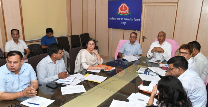 अतिरिक्त मुख्य सचिव अतिरिक्त मुख्य सचिव