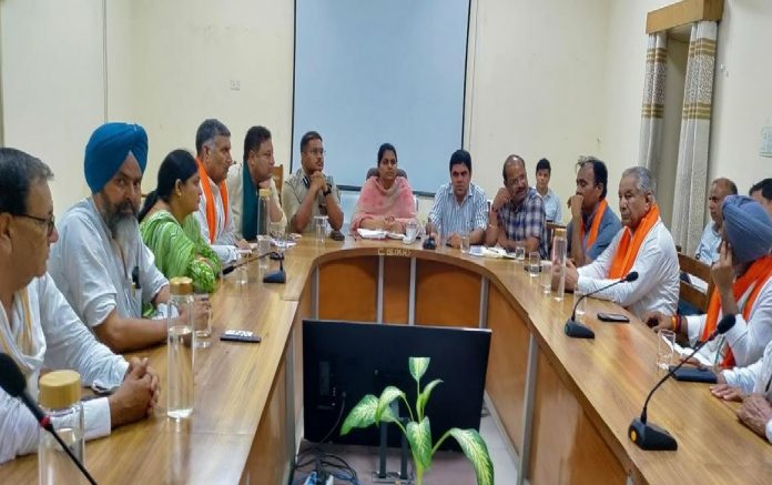 जिला कलेक्टर डॉ. मंजू जिला कलेक्टर डॉ. मंजू