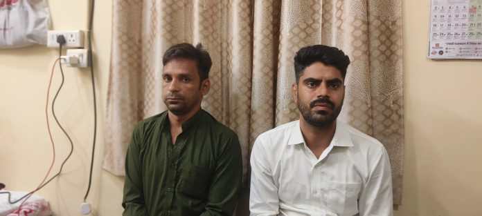 रिश्वत लेते गिरफ्तार