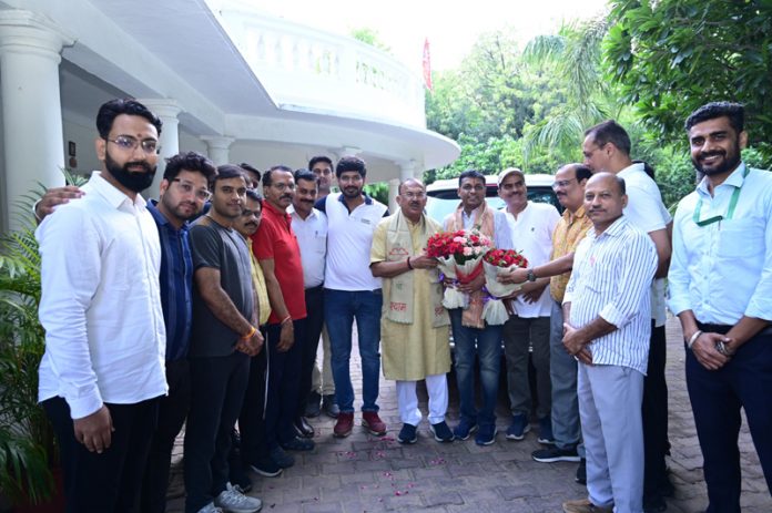 सात दिवसीय यात्रा पर हुए रवाना देवनानी