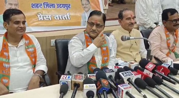 डॉ राधा मोहनदास अग्रवाल और मदन राठौड़ डॉ राधा मोहनदास अग्रवाल और मदन राठौड़