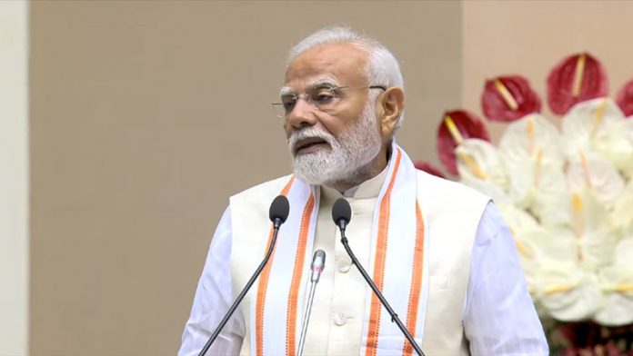 पीएम मोदी पीएम मोदी