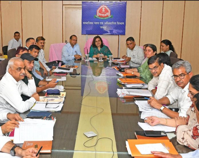 अतिरिक्त मुख्य सचिव अतिरिक्त मुख्य सचिव