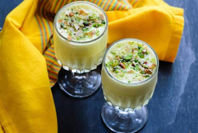 केसर पिस्ता लस्सी