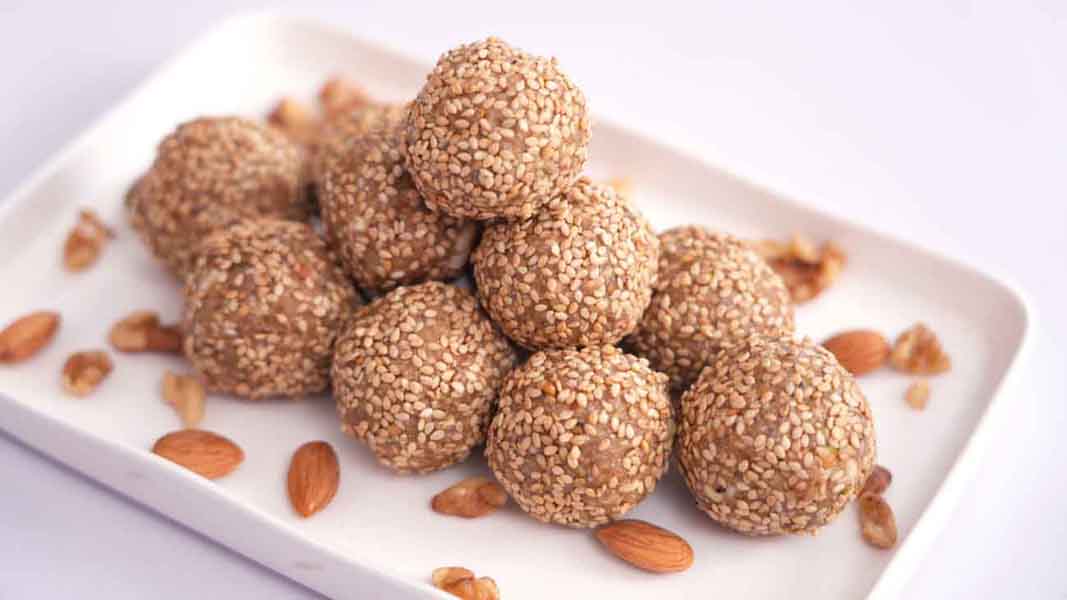 गुड़-तिल के लड्डू