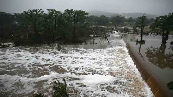 टेक्सास में भीषण बाढ़ टेक्सास में भीषण बाढ़