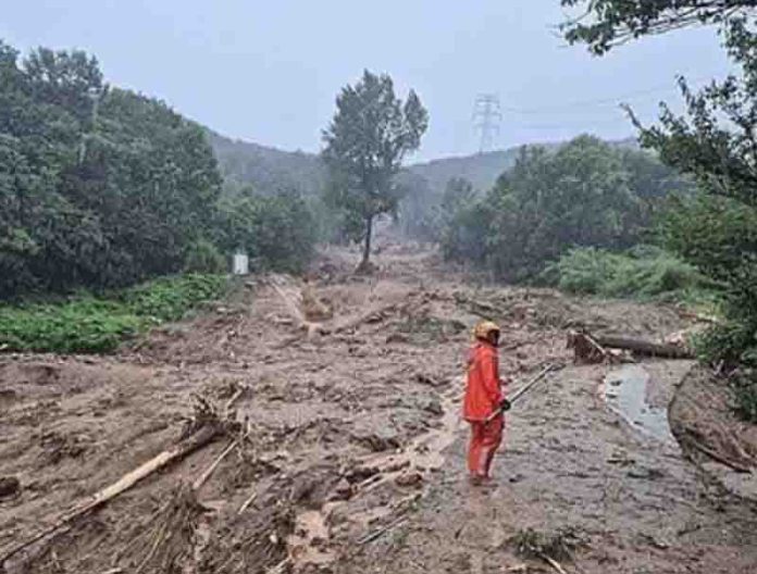 बारिश से भूस्खलन