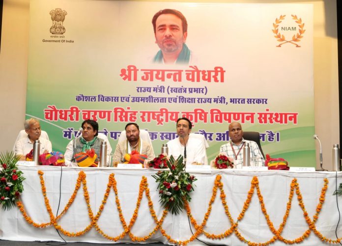 कौशल विकास और उद्यमशीलता राज्य मंत्री (स्वतंत्र प्रभार) एवं शिक्षा राज्य मंत्री जयंत चौधरी