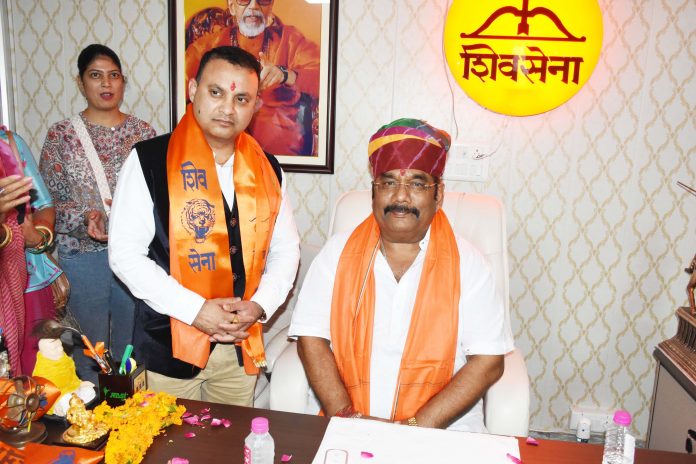 शिवसेना के राष्ट्रीय सचिव कैप्टन अभिजीत अडसुल