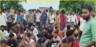 सड़क जाम और प्रदर्शन