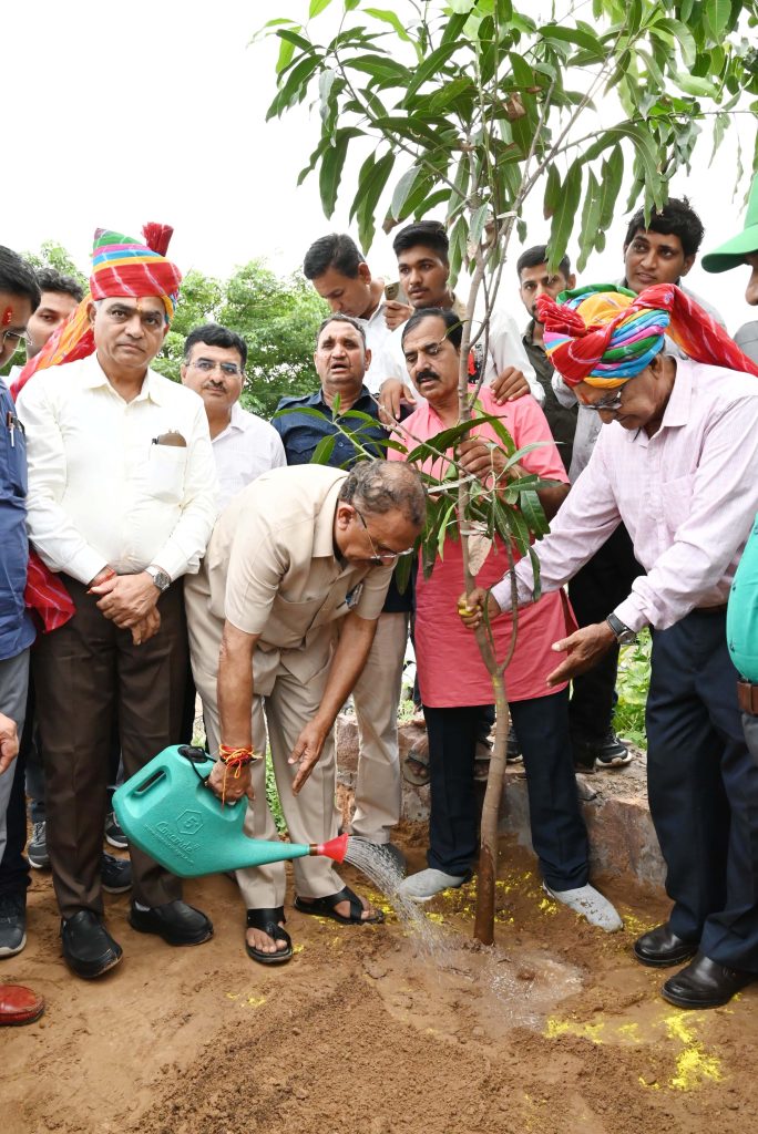 वासुदेव देवनानी