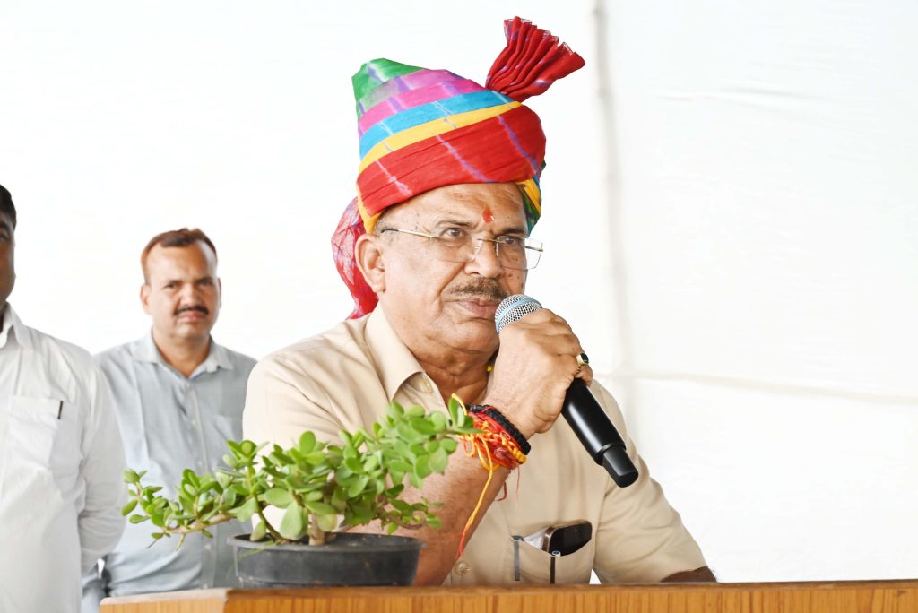 वासुदेव देवनानी