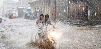 भारी बारिश