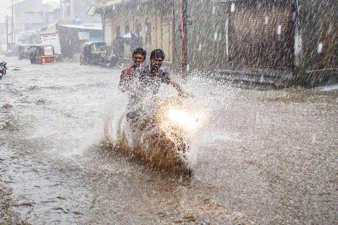 भारी बारिश