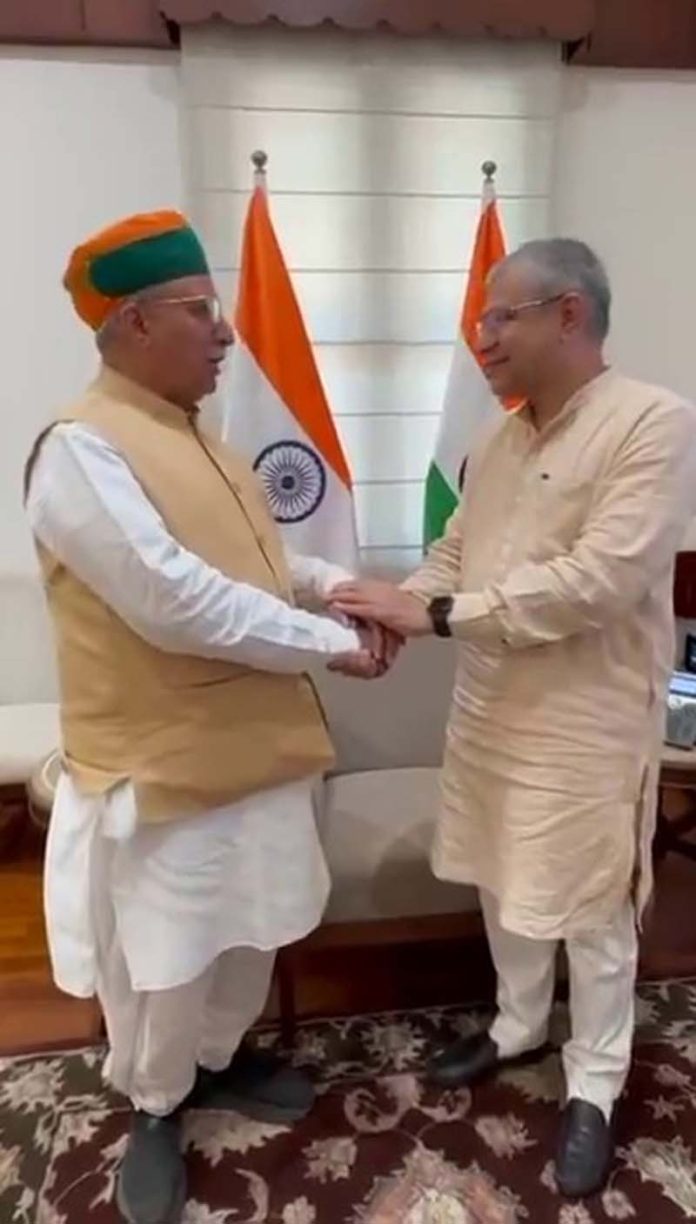 रेल मंत्री अश्विनी वैष्णव व अर्जुन राम मेघवाल