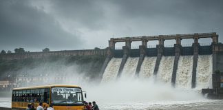मूसलाधार बारिश