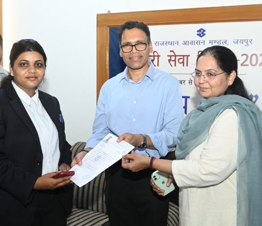 Debashish Prusti’s surprise visit to Jawahar Circle Urban Service Camp