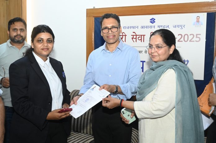 Debashish Prusti’s surprise visit to Jawahar Circle Urban Service Camp