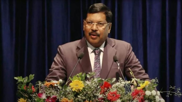 बी आर गवई