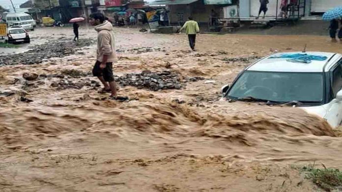 देहरादून में बादल फटा: सहस्रधारा में तबाही, मसूरी में मजदूर की मौत
