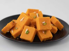 घर पर बनाएं बेसन की बर्फी – आसान भी, लाजवाब भी!