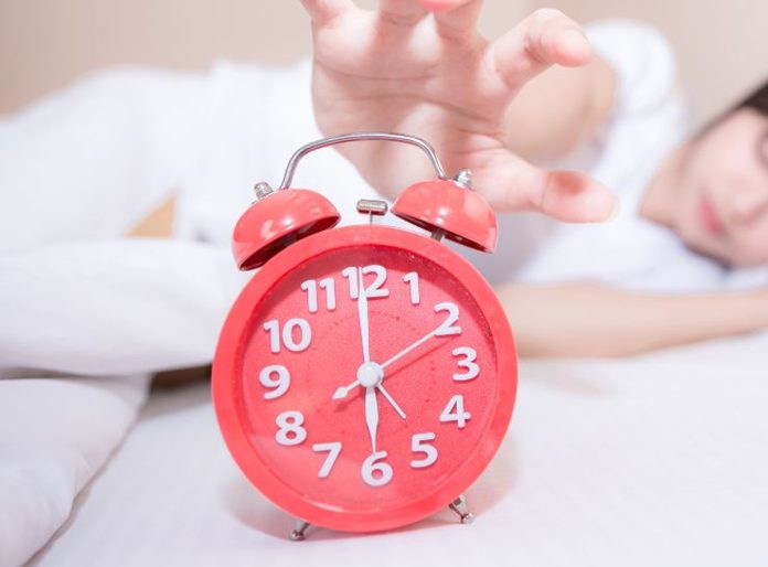 सुबह का अलार्म बन सकता है हार्ट अटैक की वजह? जानें पूरा सच