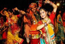 "गरबा नाइट में बनना है सबसे हटके? ये 5 स्टाइलिंग टिप्स आपको बना देंगे शोस्टॉपर!"