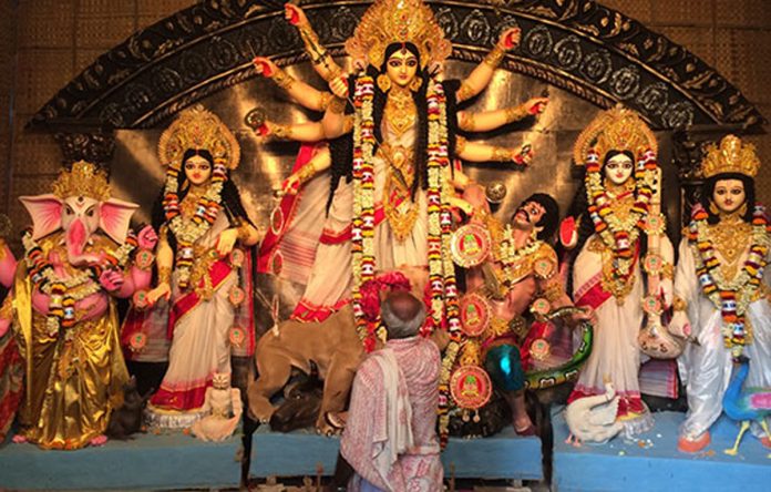 आरती से पहले करें ये स्तुति, देवी मां खुद कृपा बरसाएंगी